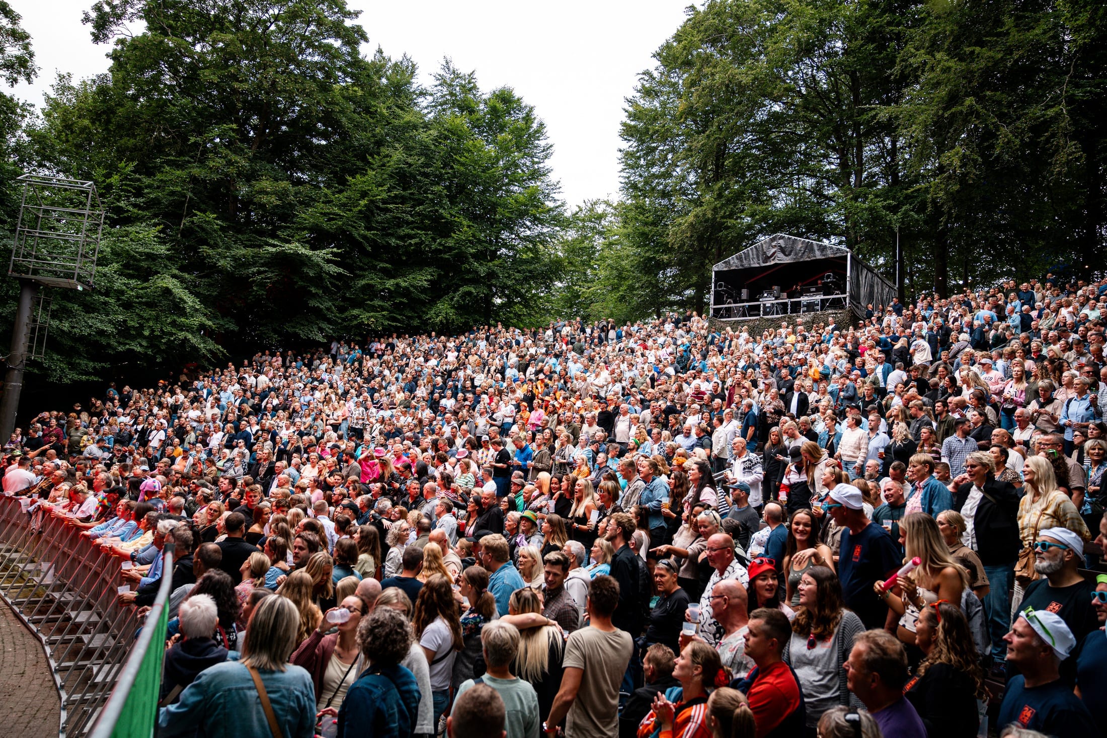 Publikum i skoven til Varde Open Air